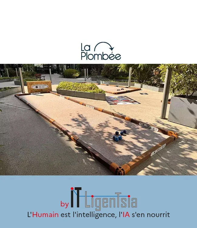 Terrain de pétanque éphémère installé en extérieur pour une animation team building, avec boules et aménagement urbain.