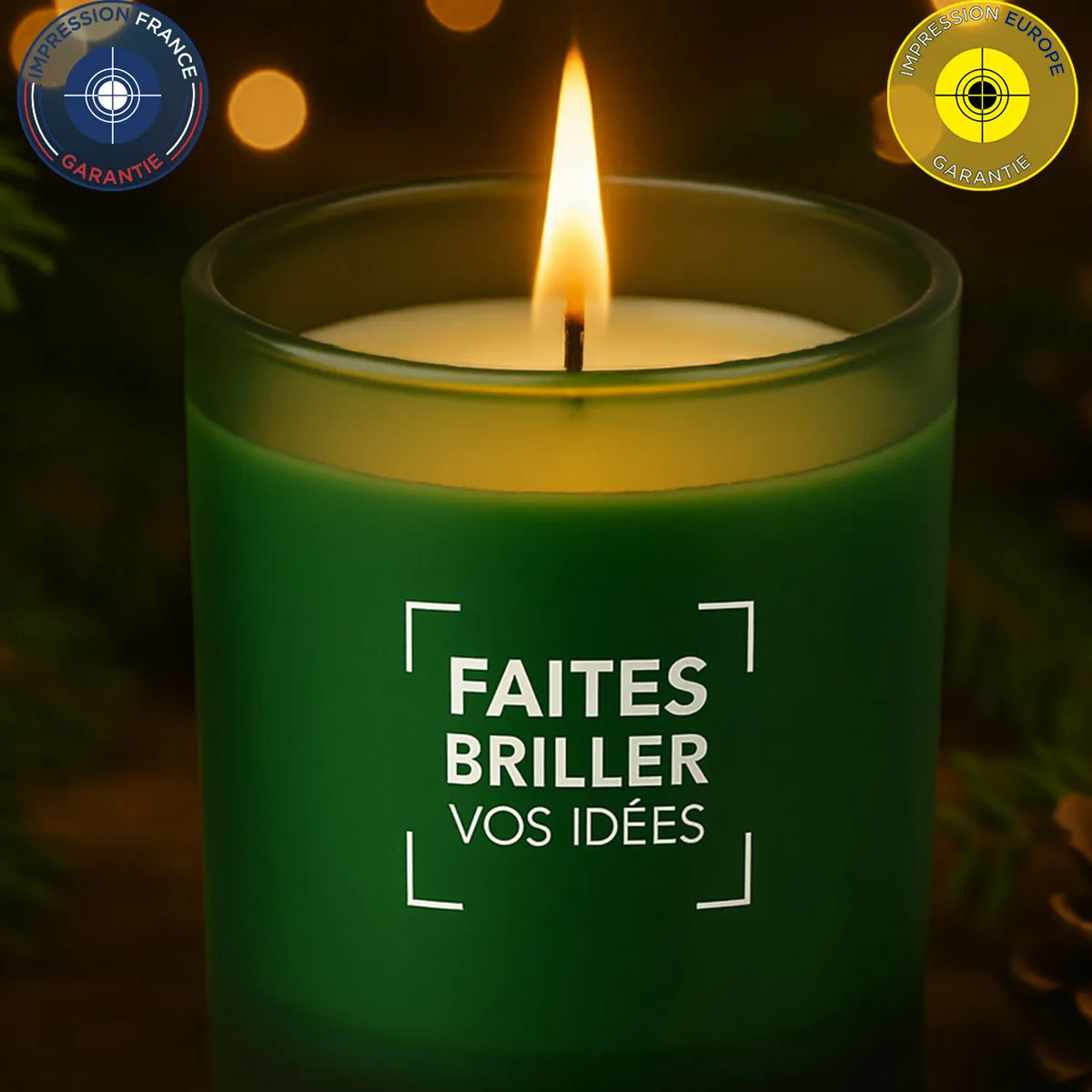 faites-briller-vos-idees Bougie verte allumée avec l’inscription 'Faites briller vos idées', entourée des logos 'Impression France Garantie' et 'Impression Europe Garantie'.