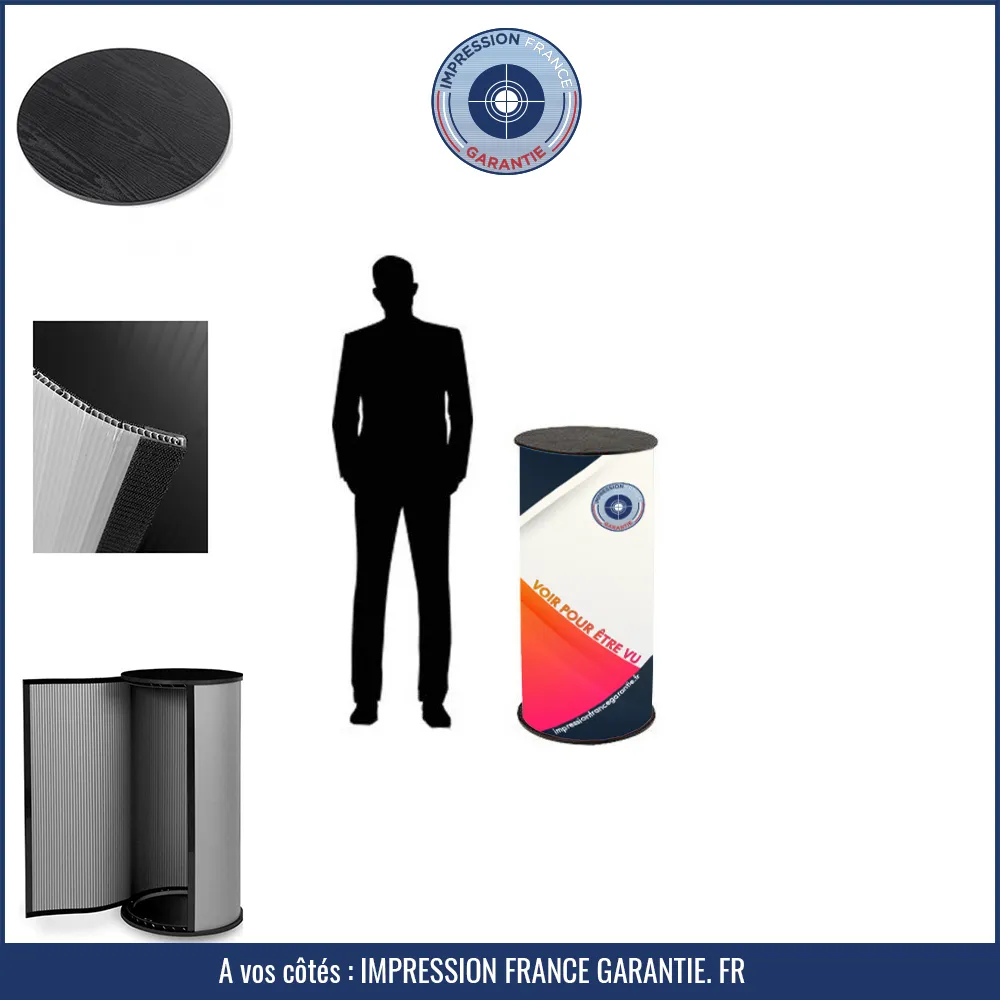 Comptoir publicitaire cylindrique avec visuel imprimé « Voir pour être vu », accessoires de montage et silhouette de taille humaine pour échelle.